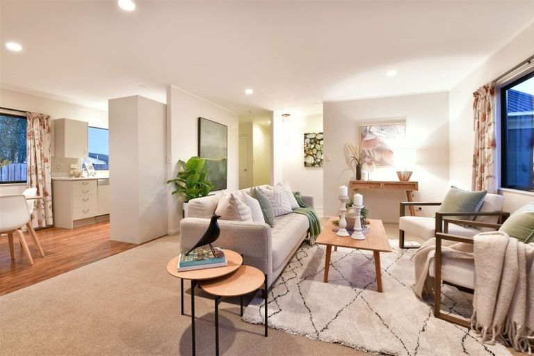 Photo of property in 5a Lillian Place, Orewa, 0931