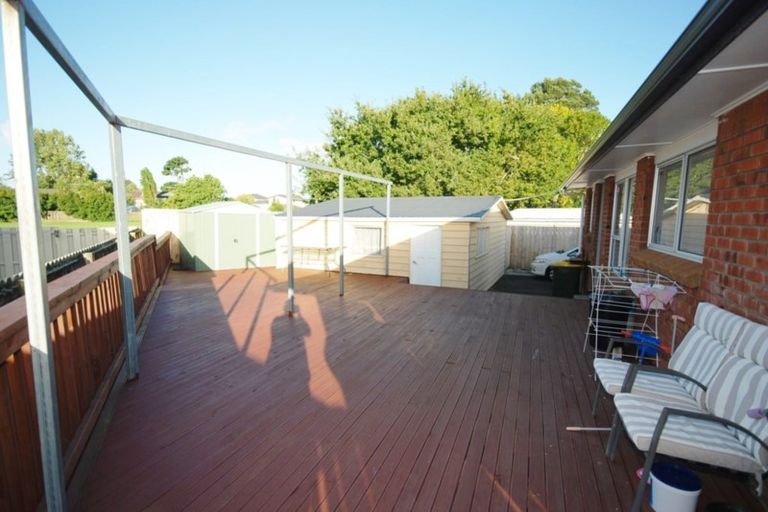 Photo of property in 16 Nan Place, Pakuranga Heights, Auckland, 2010