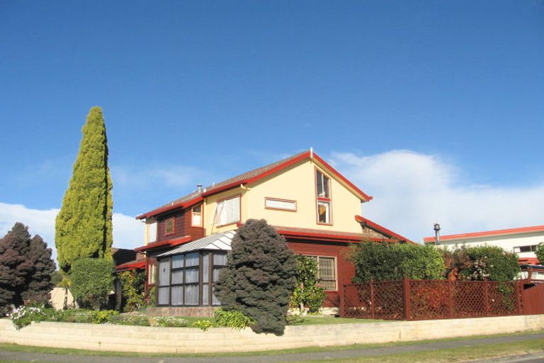 Photo of property in 2 Moana Place, Taradale, Napier, 4112