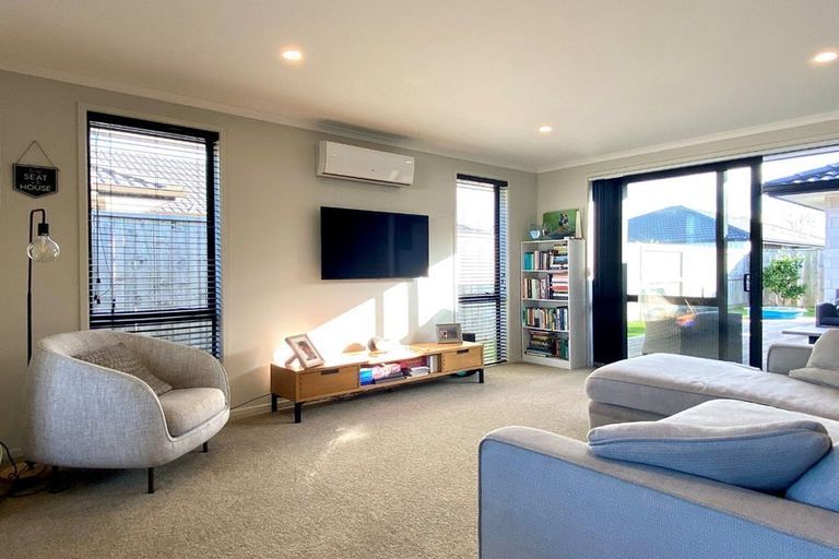 Photo of property in 8 Furlong Road, Papamoa, 3118