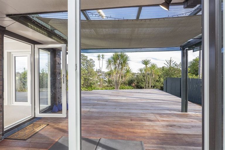 Photo of property in 2/6 Venus Place, Half Moon Bay, Auckland, 2012