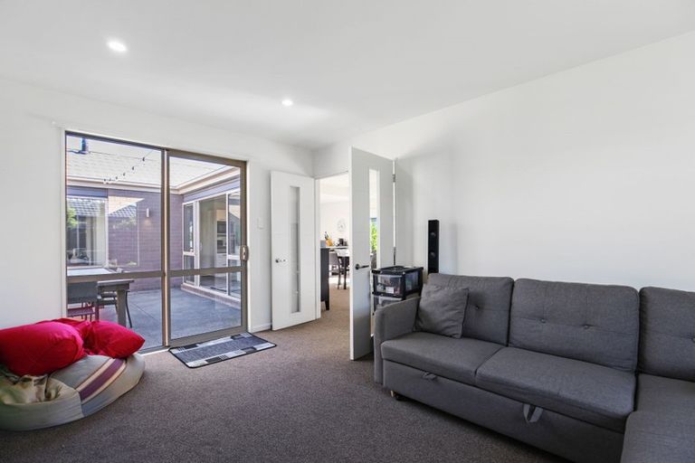 Photo of property in 17 Conie Glen Lane, Broomfield, Christchurch, 8042