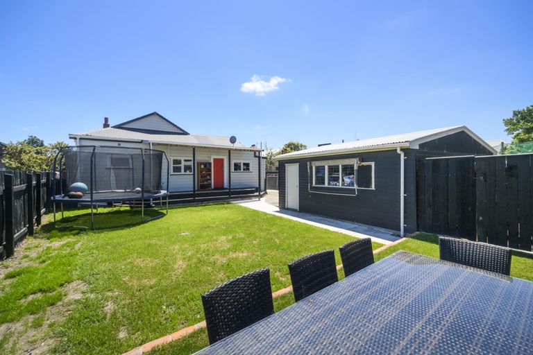 Photo of property in 84 Featherston Street, Takaro, Palmerston North, 4412