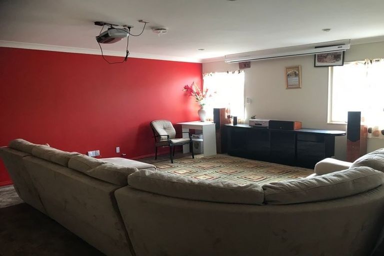 Photo of property in 13 Kaseng Place, East Tamaki Heights, Auckland, 2016