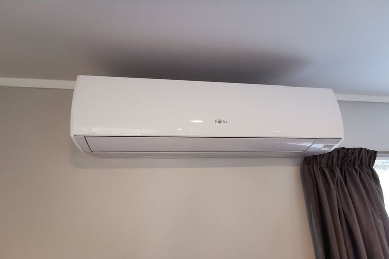 Photo of property in 1 Marbella Drive, Massey, Auckland, 0614