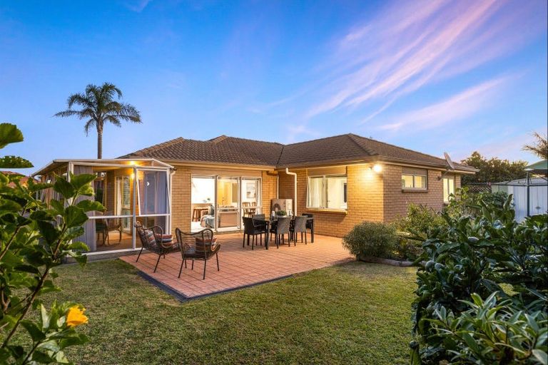 Photo of property in 94 Lakeside Drive, Orewa, 0931