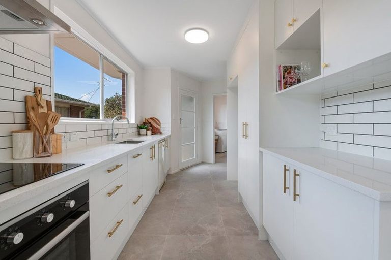 Photo of property in 3 View Road, Glenfield, Auckland, 0627