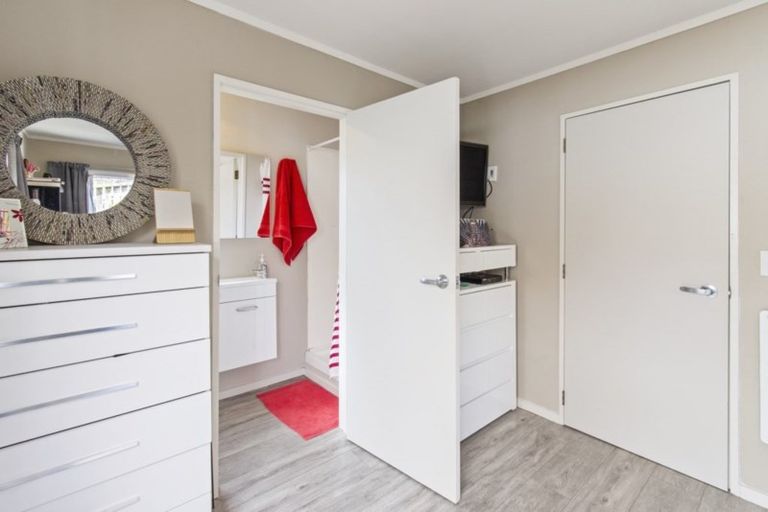 Photo of property in 19 Mellsop Avenue, Waiuku, 2123