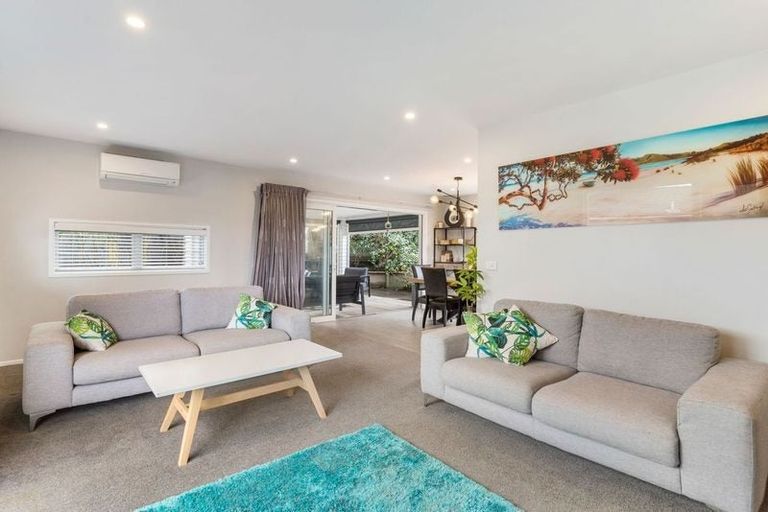 Photo of property in 23 Helleur Road, Massey, Auckland, 0614
