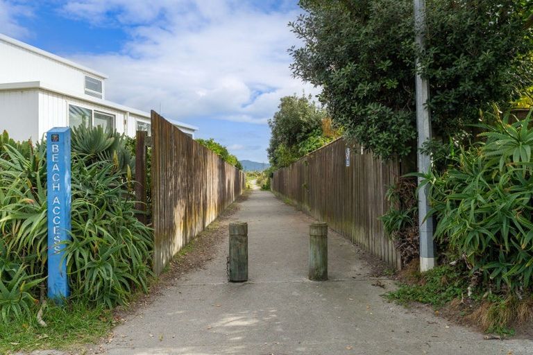 Photo of property in 14 Olliver Grove, Waikanae Beach, Waikanae, 5036