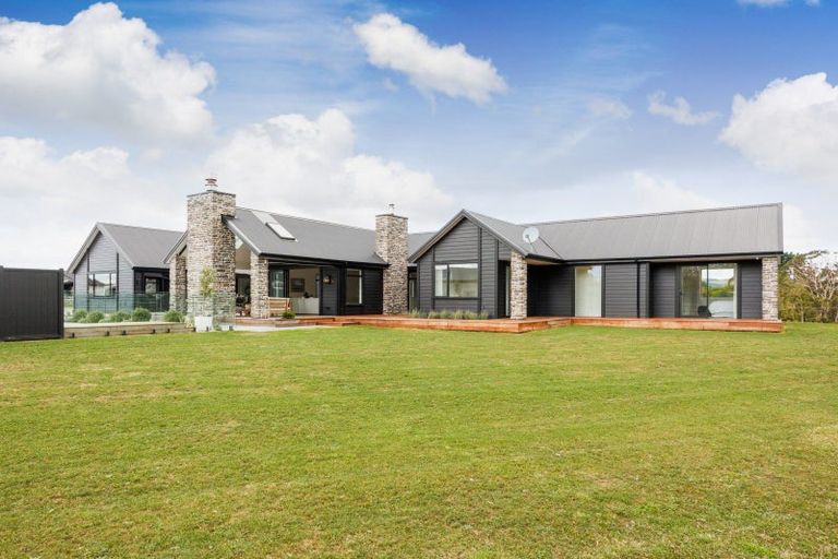 Photo of property in 72 Hartwell Drive, Kelvin Grove, Palmerston North, 4470