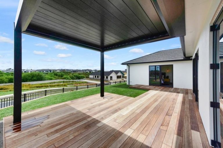 Photo of property in 1 Bosun Place, Te Atatu Peninsula, Auckland, 0610