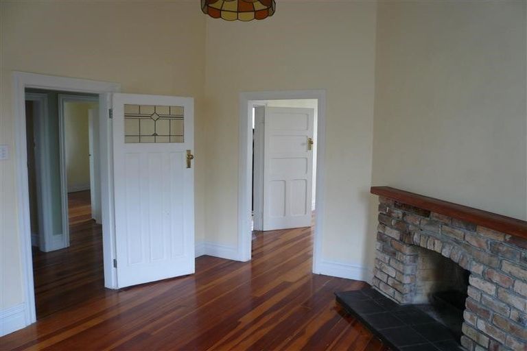 Photo of property in 7 Fairfax Avenue, Northcote, Auckland, 0627