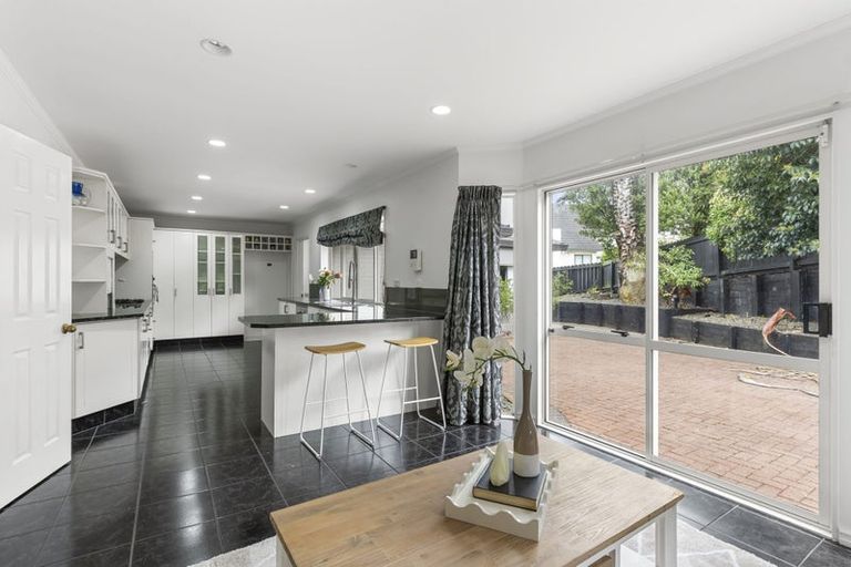 Photo of property in 9 Nathan Close, Somerville, Auckland, 2014