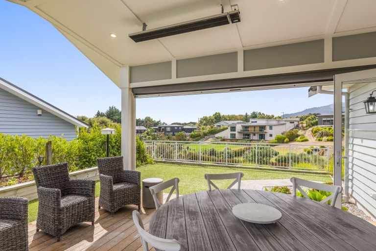 Photo of property in 7 Lamont Place, Waikanae, 5036