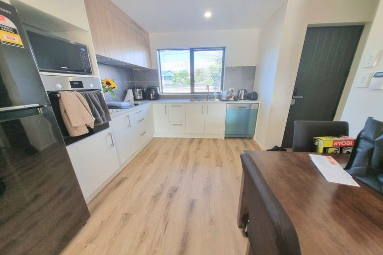 Photo of property in 3/25 Vodanovich Road, Te Atatu South, Auckland, 0610