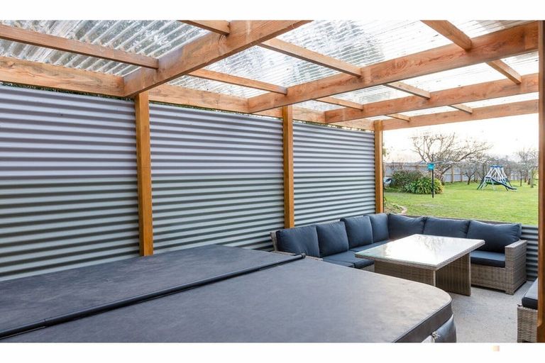 Photo of property in 58 Timaru Road, Waimate, 7924