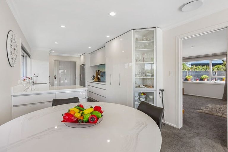 Photo of property in 7a Caledonia Place, Highlands Park, New Plymouth, 4312