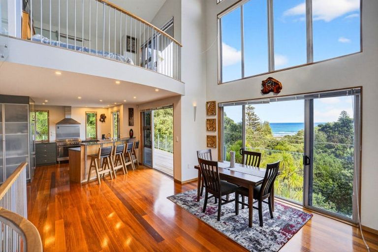 Photo of property in 10 Waitea Road, Muriwai, Waimauku, 0881