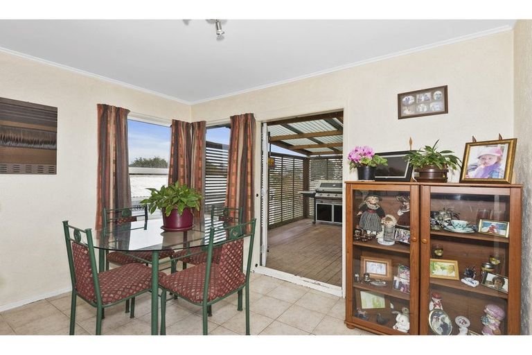 Photo of property in 22 Manapouri Place, Pakuranga Heights, Auckland, 2010