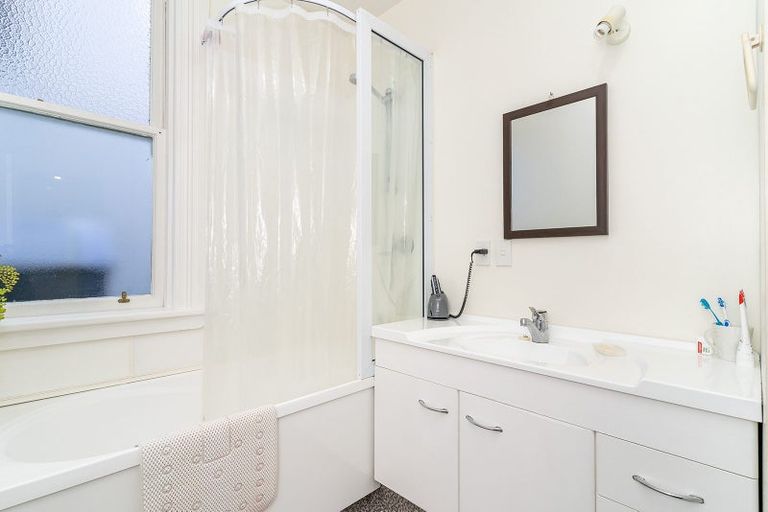 Photo of property in 2/31 Dowling Street, Dunedin Central, Dunedin, 9016