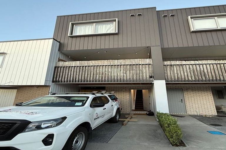 Photo of property in 3 Ngae Place, Mangere East, Auckland, 2024