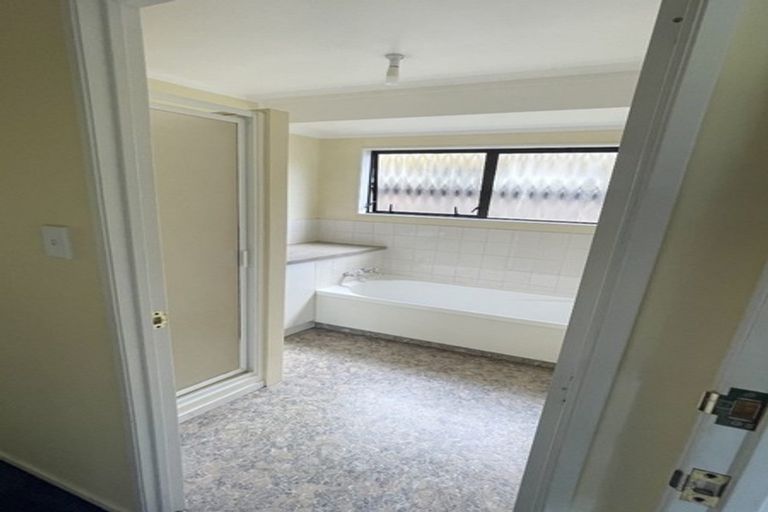 Photo of property in 15b Roberts Road, Te Atatu South, Auckland, 0610