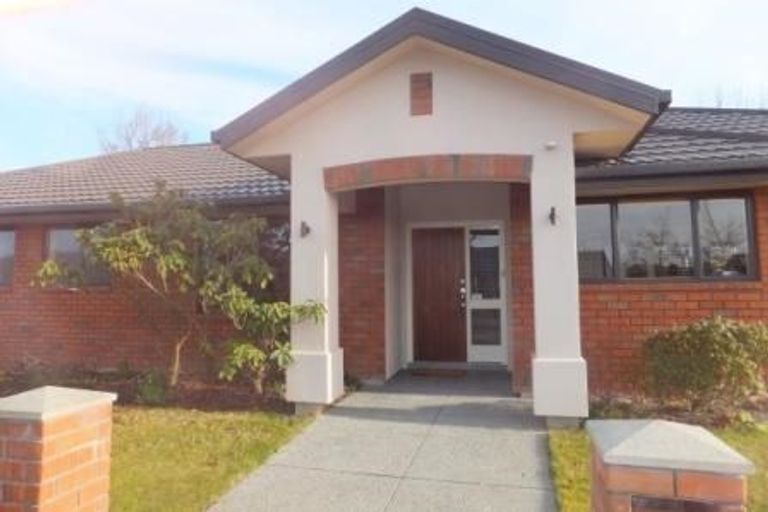 Photo of property in 2 Ross Place, Northwood, Christchurch, 8051