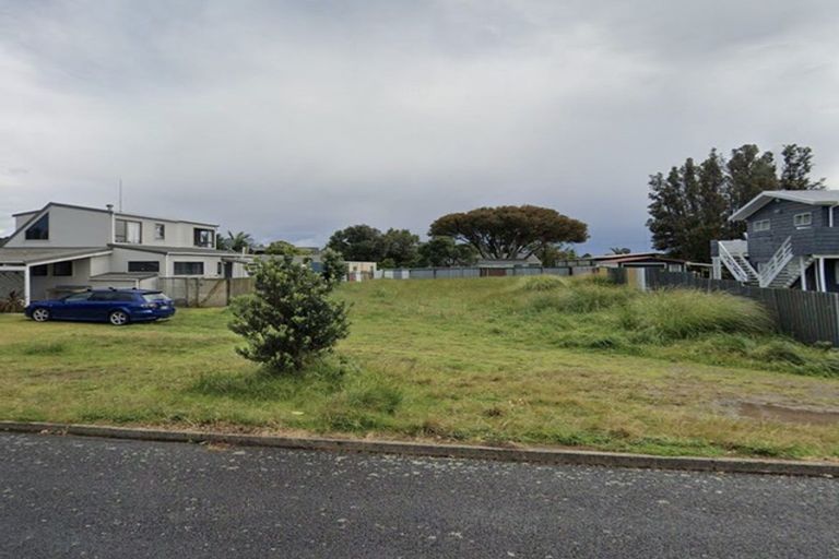 Photo of property in 105 Linton Crescent, Whangamata, 3620