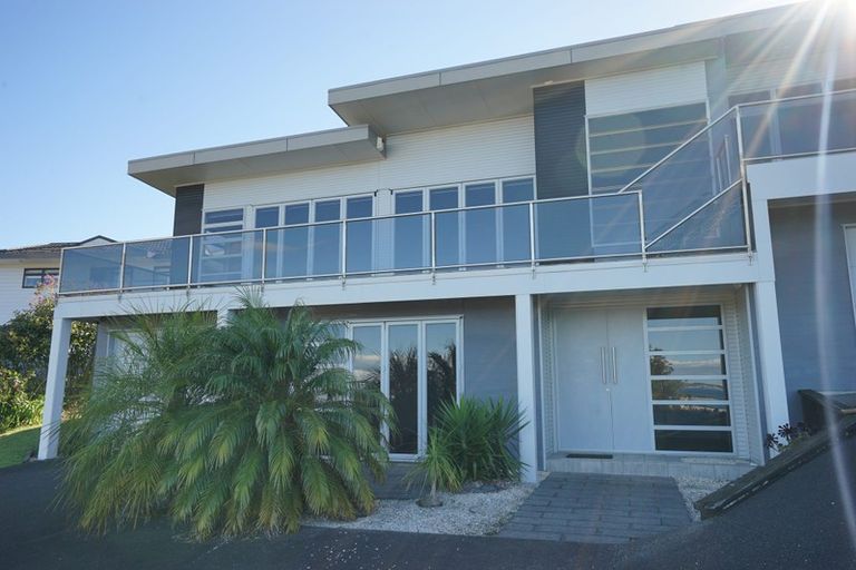 Photo of property in 3 Orewa Heights Crescent, Orewa, 0931