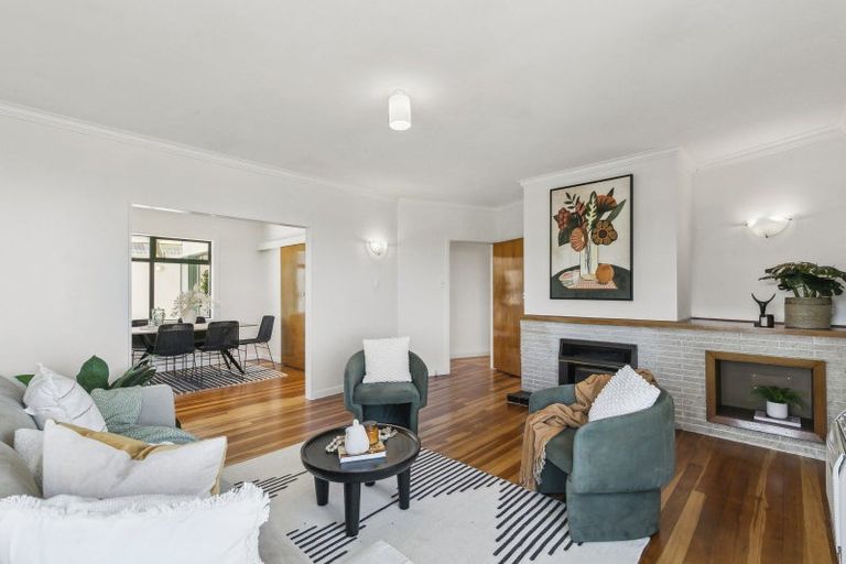 Photo of property in 5 Salford Street, Newlands, Wellington, 6037