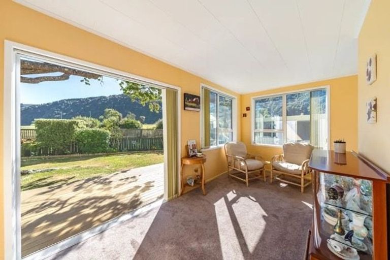 Photo of property in 7 Moehau Grove, Trentham, Upper Hutt, 5018