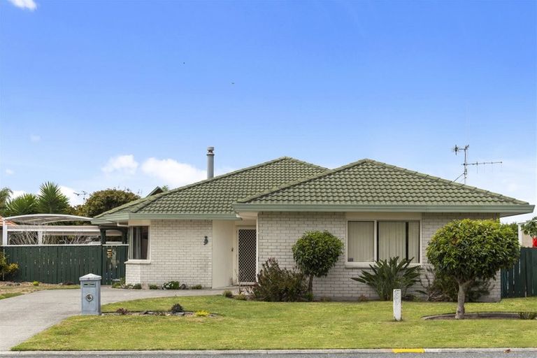 Photo of property in 17 Reef Avenue, Papamoa Beach, Papamoa, 3118