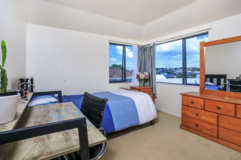 Photo of property in 9h View Road, Glenfield, Auckland, 0627