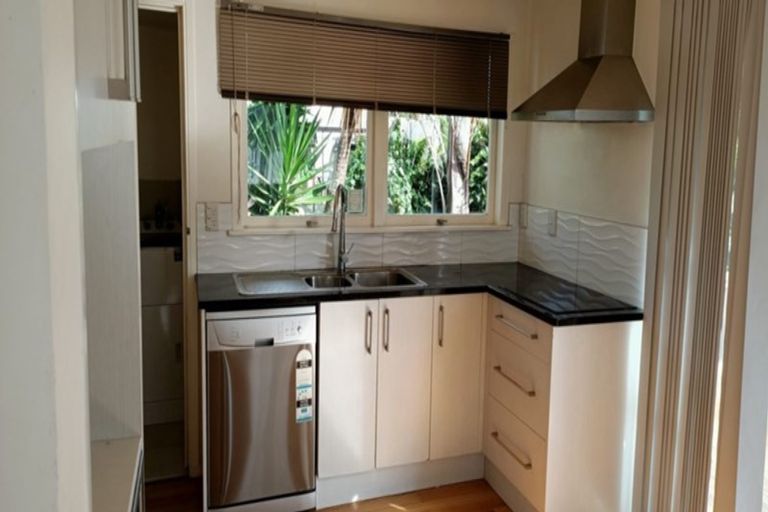 Photo of property in 2/265 Massey Road, Mangere East, Auckland, 2024