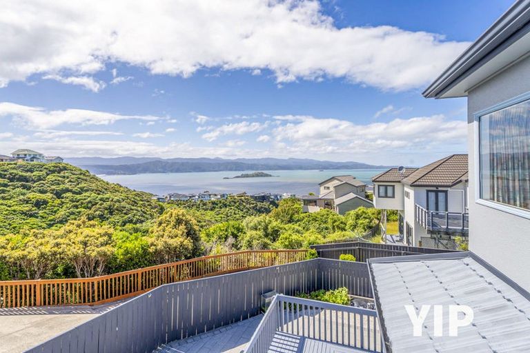Photo of property in 3 Forbes Lane, Newlands, Wellington, 6037