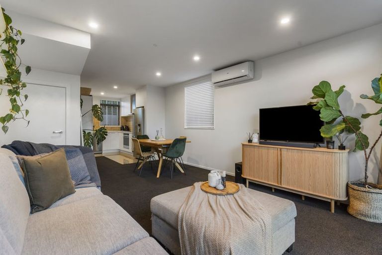 Photo of property in 12/15 Chivalry Road, Glenfield, Auckland, 0629