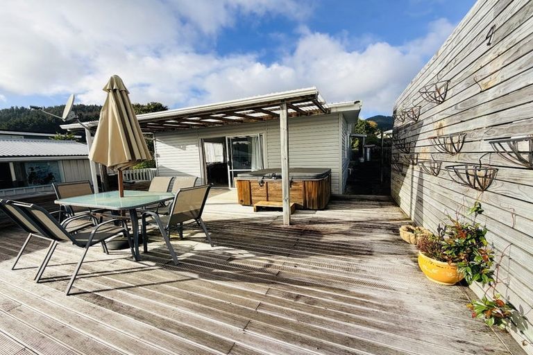Photo of property in 8 Kaitawa Crescent, Paraparaumu, 5032