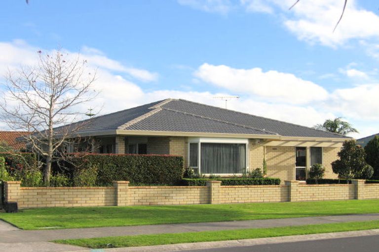 Photo of property in 162 Lakeside Drive, Orewa, 0931