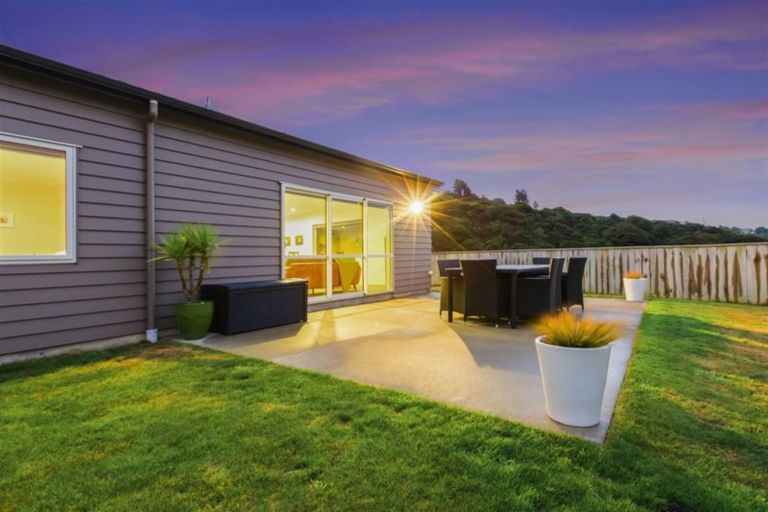 Photo of property in 4 Gennaker Lane, Whitby, Porirua, 5024