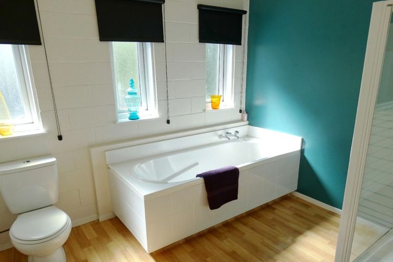 Photo of property in 18 Kauri Road, Waikanae, 5036