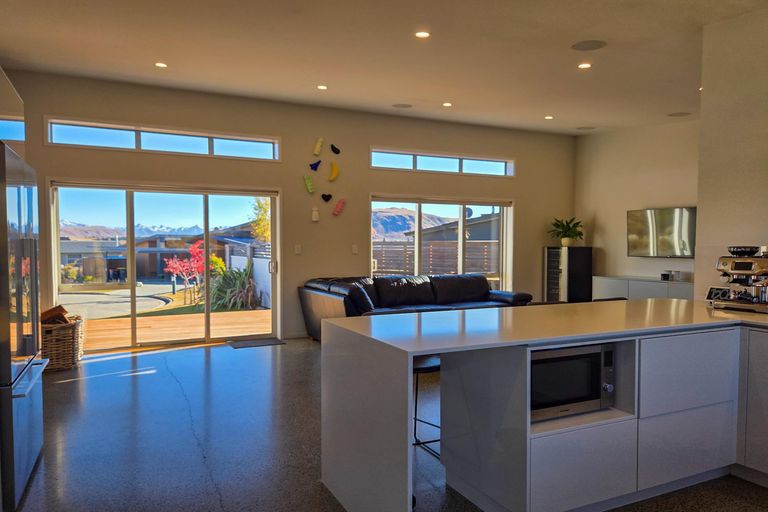 Photo of property in 10 Manning Place, Lake Tekapo, 7999