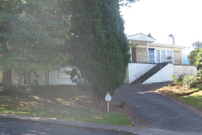 Photo of property in 8 Woodcote Drive, Glenfield, Auckland, 0629