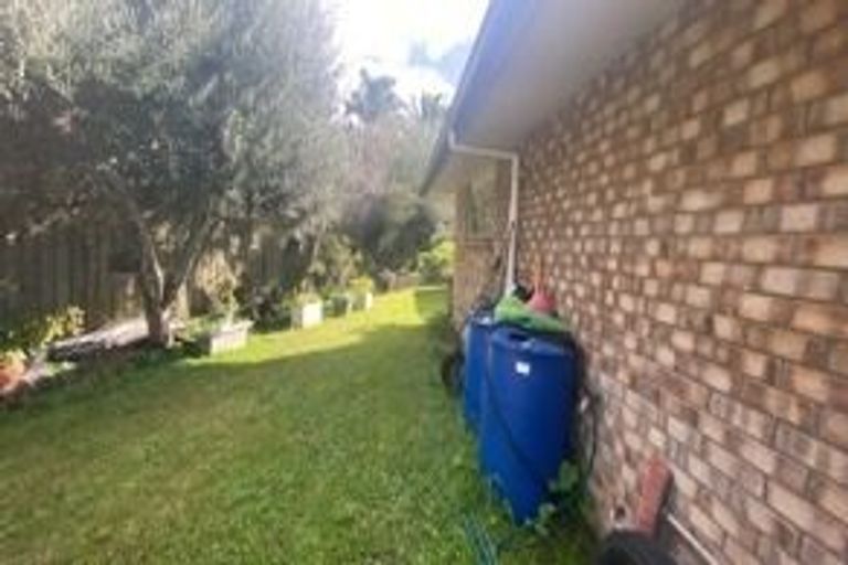 Photo of property in 15 Malin Place, Pinehill, Auckland, 0632