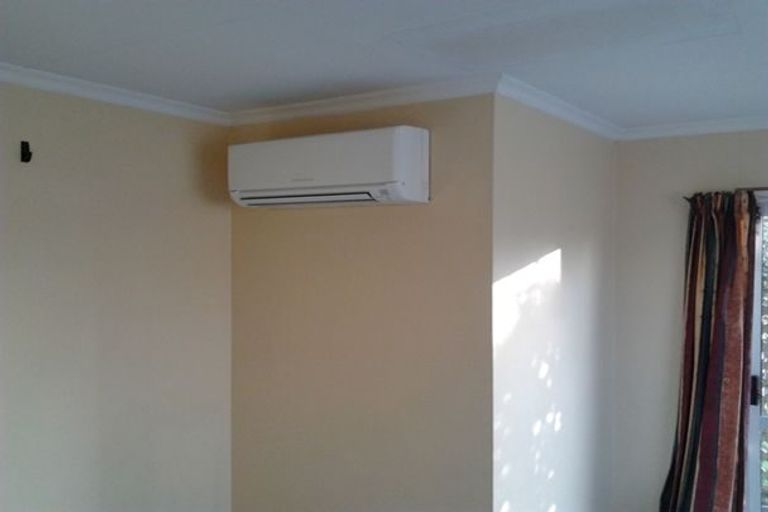 Photo of property in 1 Chatsworth Place, Highbury, Palmerston North, 4412