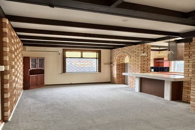 Photo of property in 98 Endeavour Street, Lyall Bay, Wellington, 6022