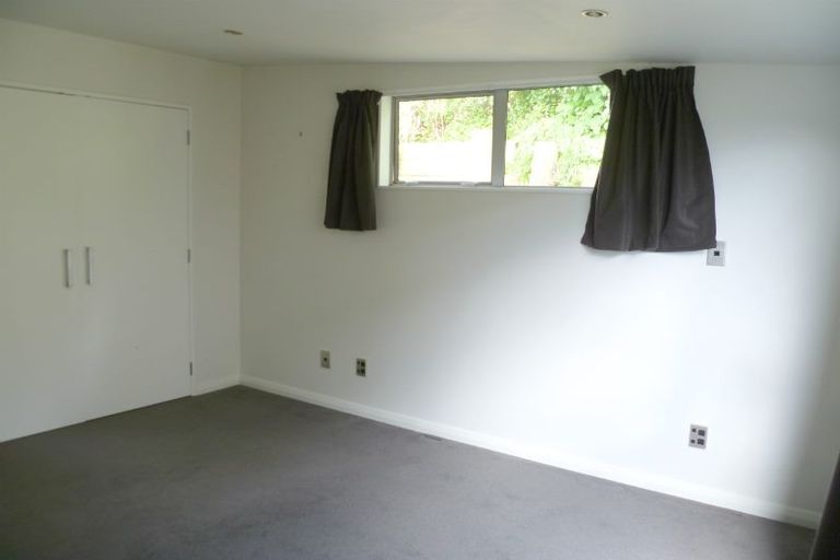 Photo of property in 23 Kopiko Way, Brooklyn, Wellington, 6021