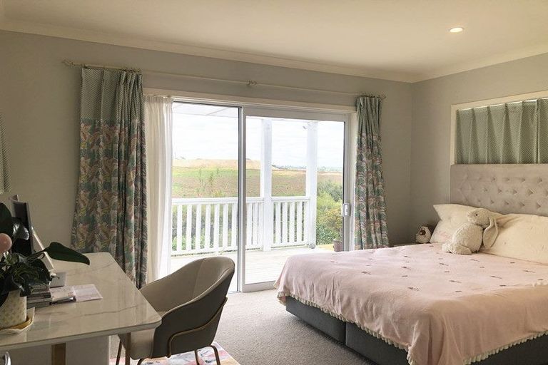 Photo of property in 73 Bayvista Drive, Karaka, Papakura, 2113