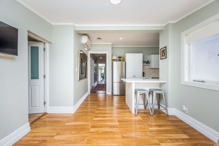 Photo of property in 8 Craigbank Avenue, New Lynn, Auckland, 0600