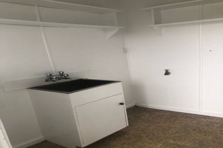 Photo of property in 9 Kotuku Street, Te Atatu Peninsula, Auckland, 0610